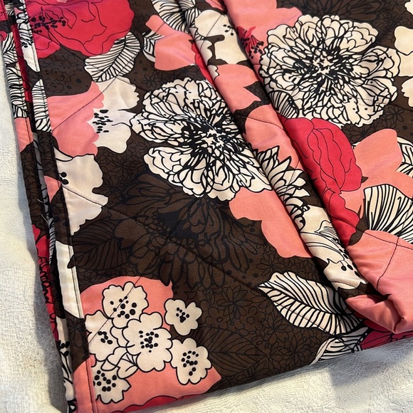 Vera Bradley Stadium Blanket in Mocha Rouge Print Fleeze Quilted Throw - Picture 2 of 7